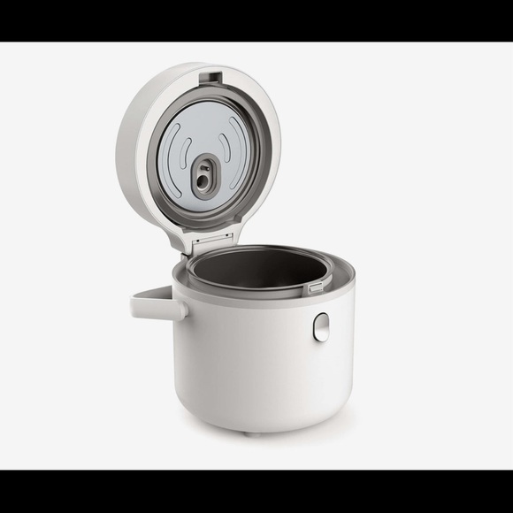 New in box. Unused Rice Cooker $55 the essential - Picture 2 of 11